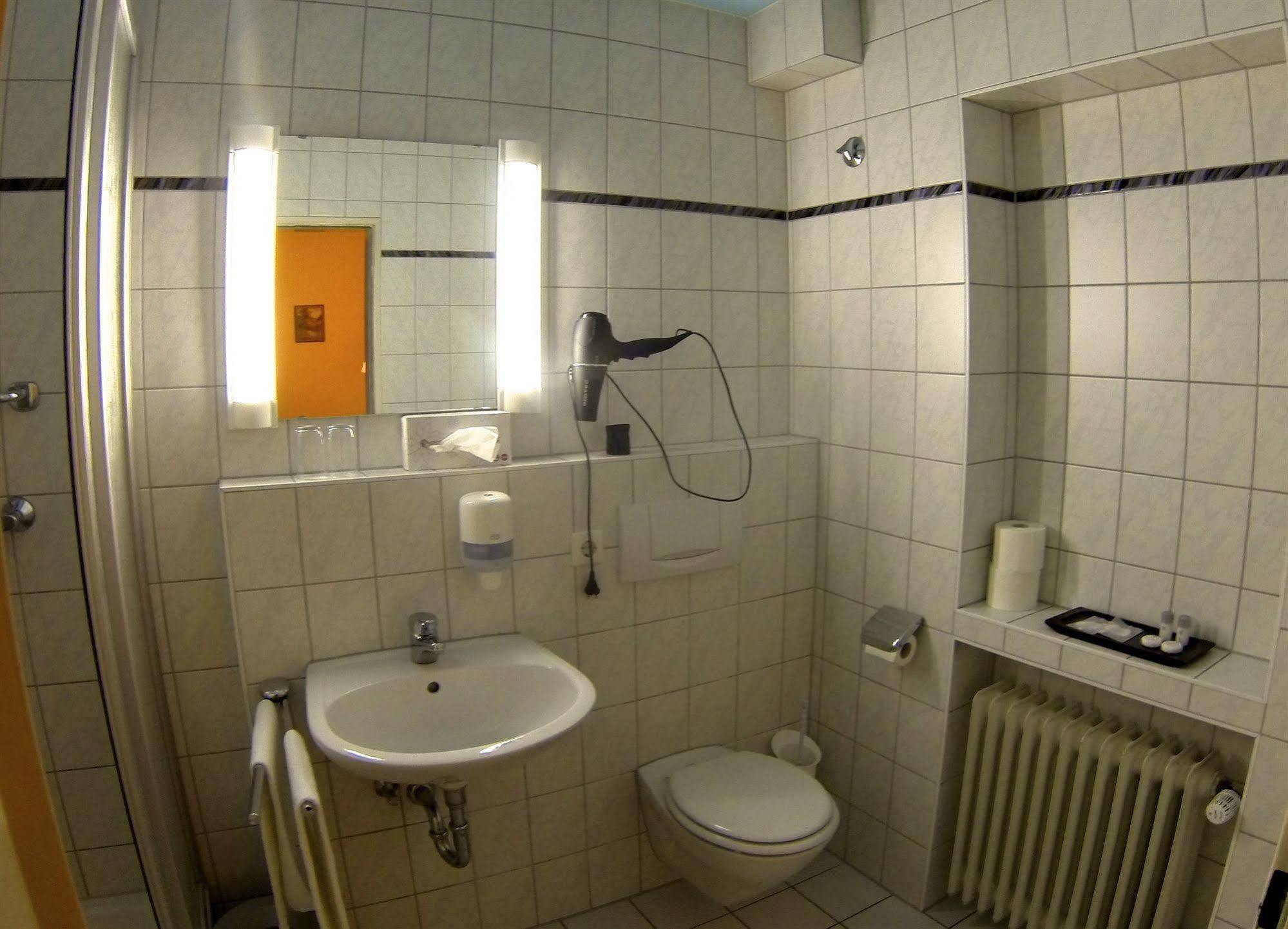 Landgasthof Ochsen ซินส์ไฮม์ ภายนอก รูปภาพ