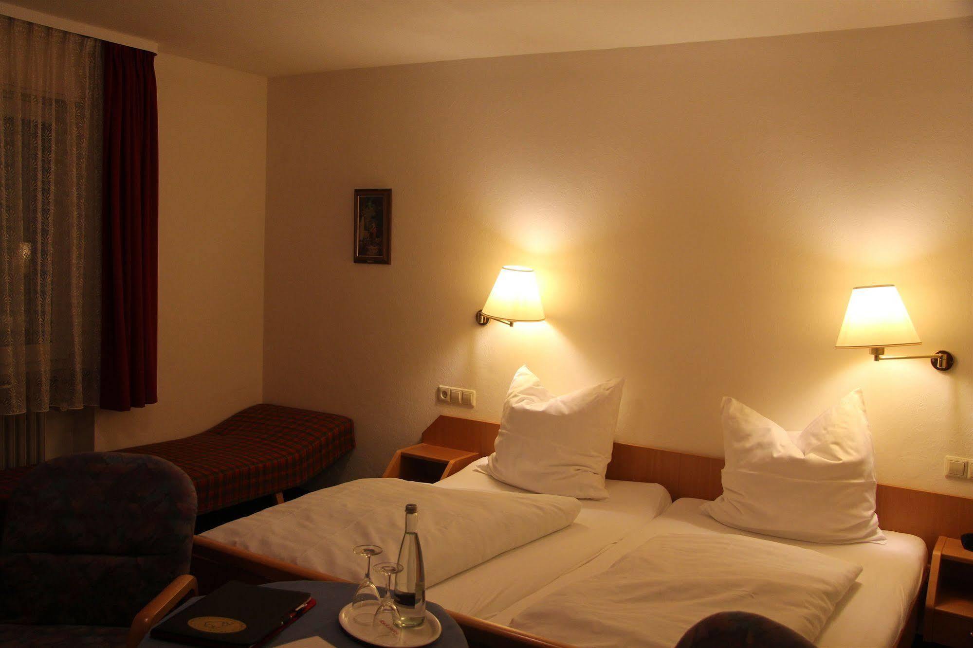Landgasthof Ochsen ซินส์ไฮม์ ภายนอก รูปภาพ