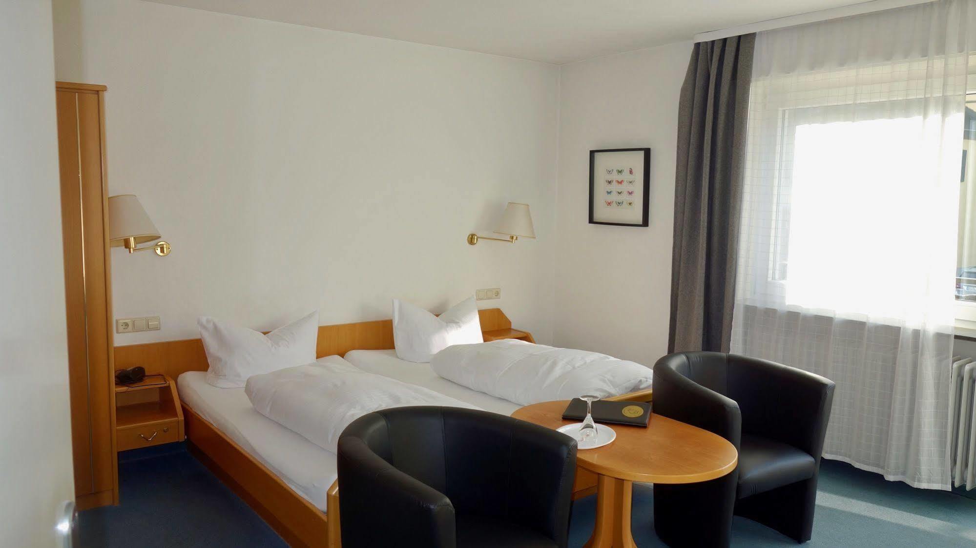Landgasthof Ochsen ซินส์ไฮม์ ภายนอก รูปภาพ